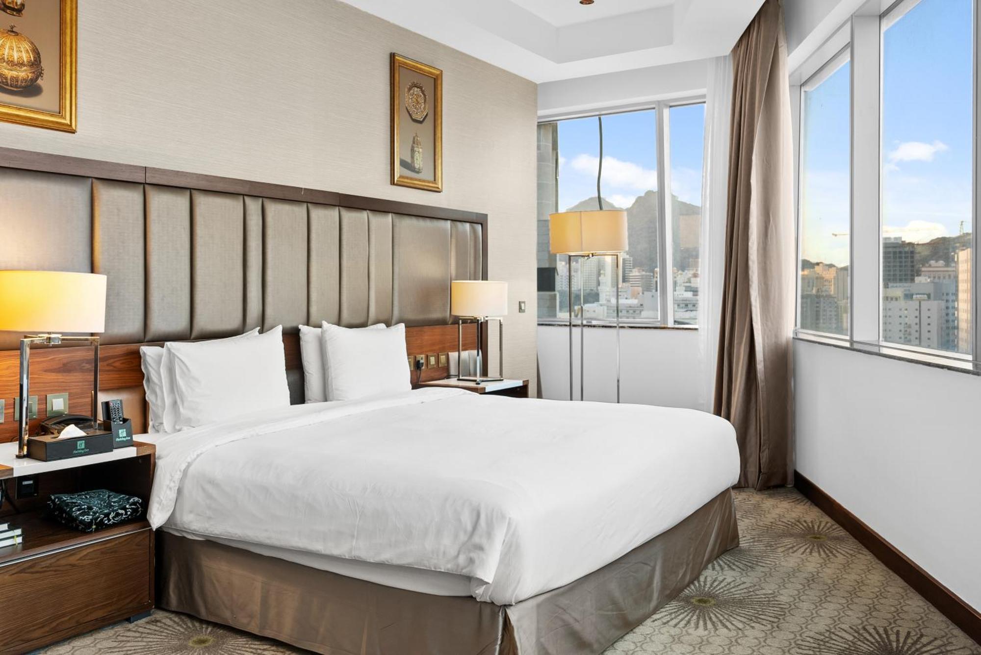 Holiday Suites Al Azizia 메카 외부 사진 A room at the hotel