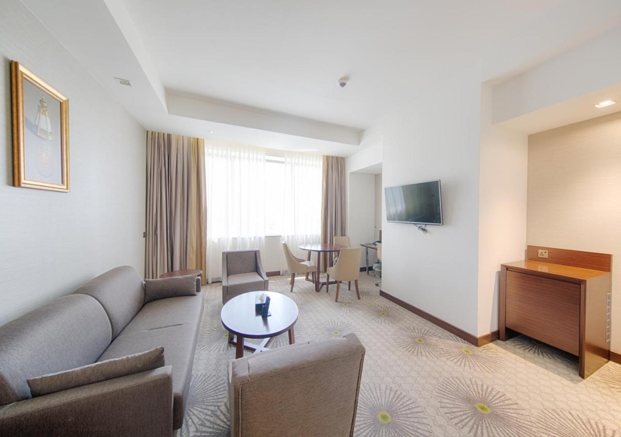 Holiday Suites Al Azizia 메카 외부 사진 A room at the hotel