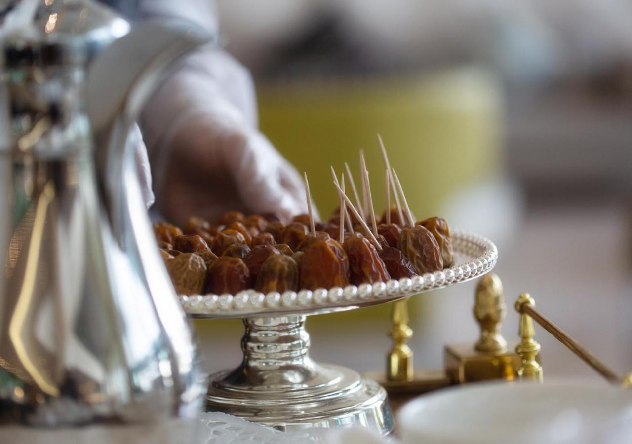 Holiday Suites Al Azizia 메카 외부 사진 Dates are a traditional food in the Middle East.
