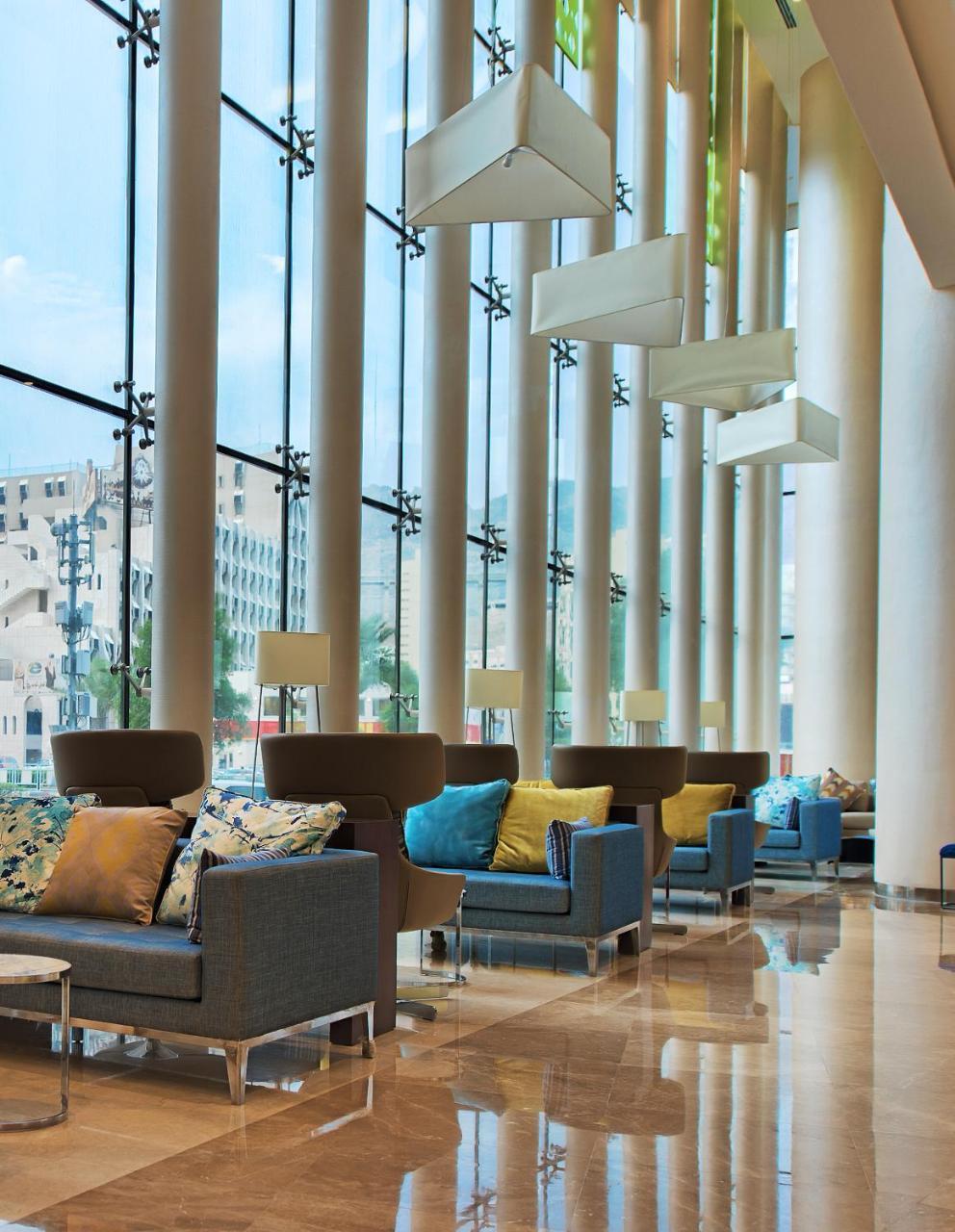 Holiday Suites Al Azizia 메카 외부 사진 The hotel lobby