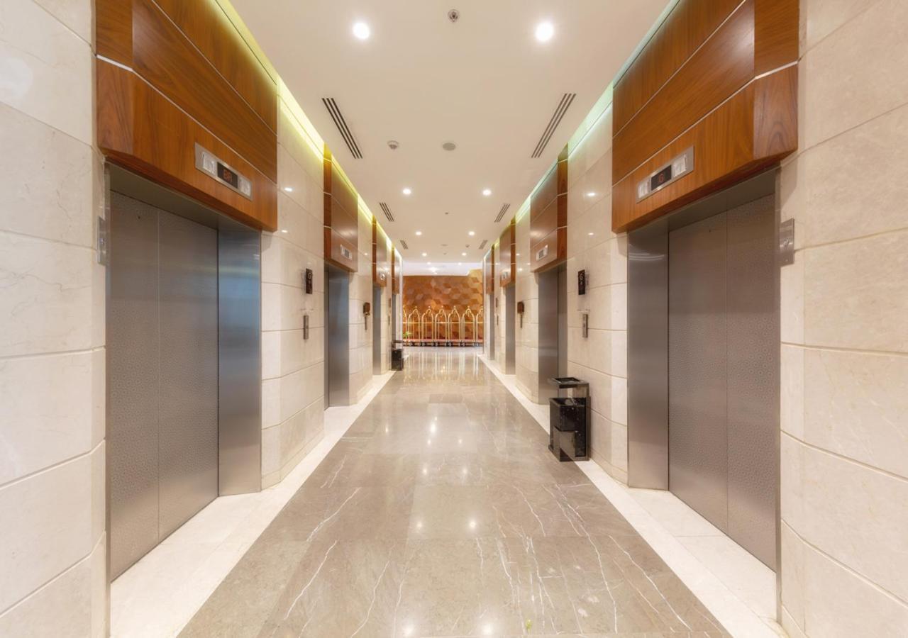 Holiday Suites Al Azizia 메카 외부 사진 The hotel's interior